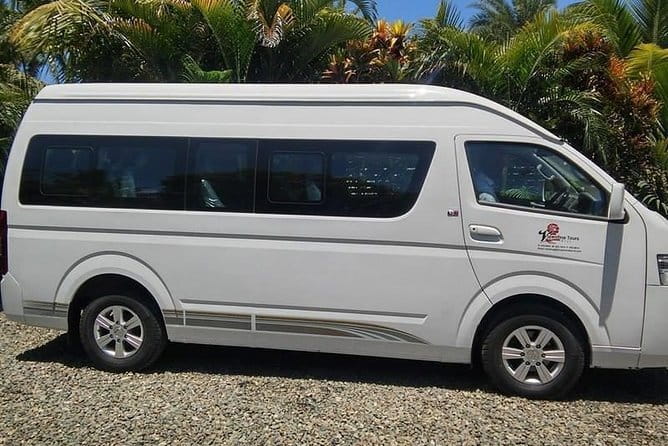 CFC APPROVED Private Arrival Transfer - Nadi Airport to Intercontinental Resort - The supermarket stop is a small but useful extra