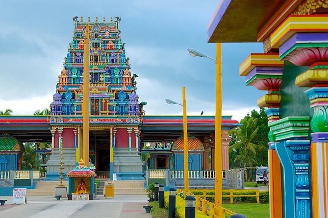 Discover Nadi Tour - Sri Siva Subramaniya Swami Temple: a colorful first stop