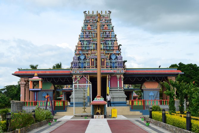 Discover Nadi - A cool walk through the Garden of the Sleeping Giant
