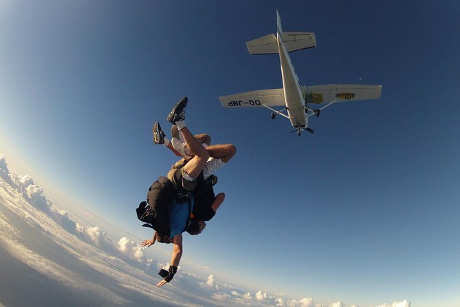 Extreme 12000ft Tandem Jump (45 seconds free fall) - The scenic flight toward the Mamanuca Islands