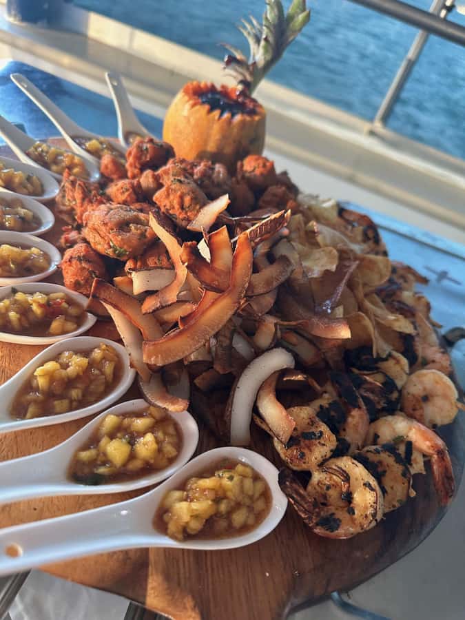 Fiji: Captain Cook Cruises Sunset Dinner Cruise - The first hour belongs to the Pacific view