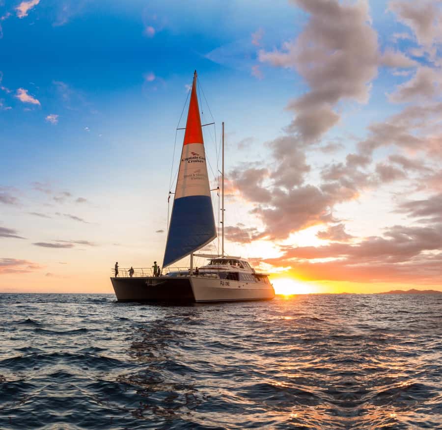 Fiji: Captain Cook Cruises Sunset Dinner Cruise - Fijian music and dancing after dinner