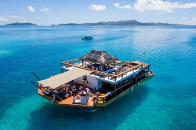 Cloud 9 Floating Bar and Pizzeria Day Trip