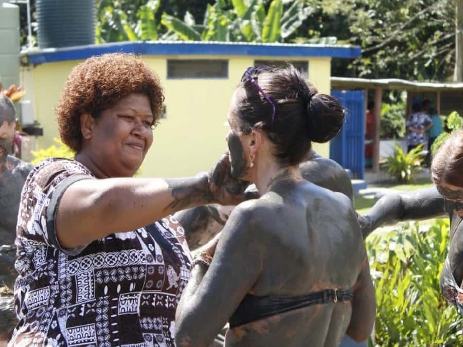 Fiji: Discover Nadi with Sabeto Hotspring and Mudpool Tour - Nadi Handicraft Market: shopping with a time limit