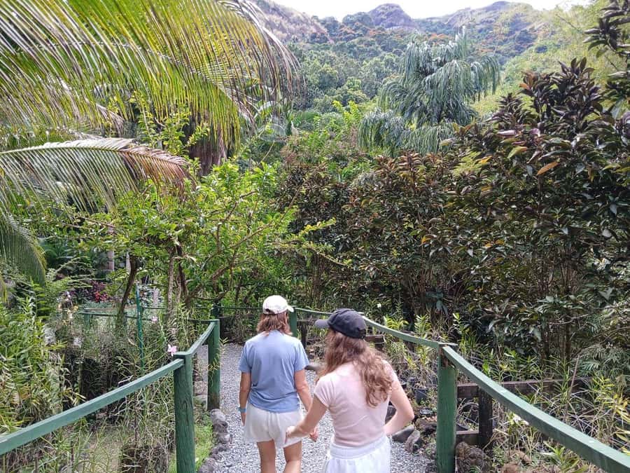 FIJI: Garden of the Sleeping Giant - Tropical refreshment after the walk