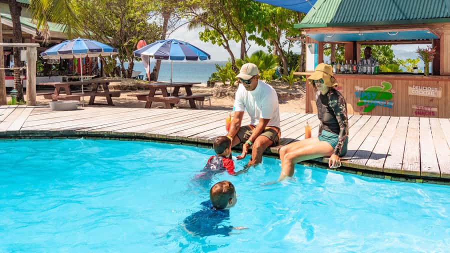 Fiji: South Sea Island Combo Half Day Trip Lunch & Drinks - Lunch is the social center of the visit