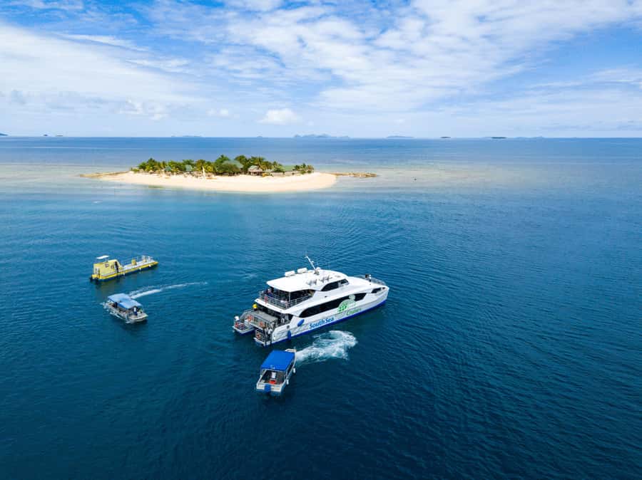Fiji: Yasawa Islands Explorer Cruise with Lunch - The packed lunch and onboard bar