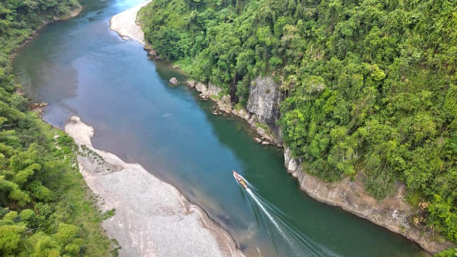 Jewel Of Fiji: Boat, Raft & Waterfall Culture Tour w/Lunch - Up the Navua River by longboat
