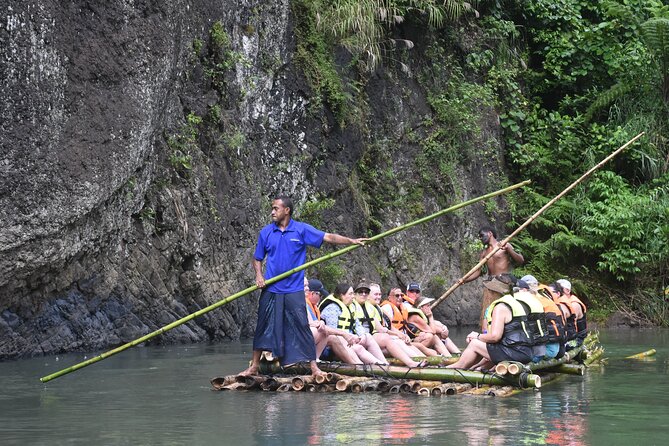 Jewel Of Fiji Incl Fijian Village Waterfall Pacific Harbor Hotels - Swimming beneath Navua River’s biggest waterfall