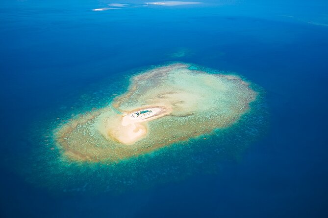 Oolala Cruises on Savala Island - Savala Island and the Mamanuca waters