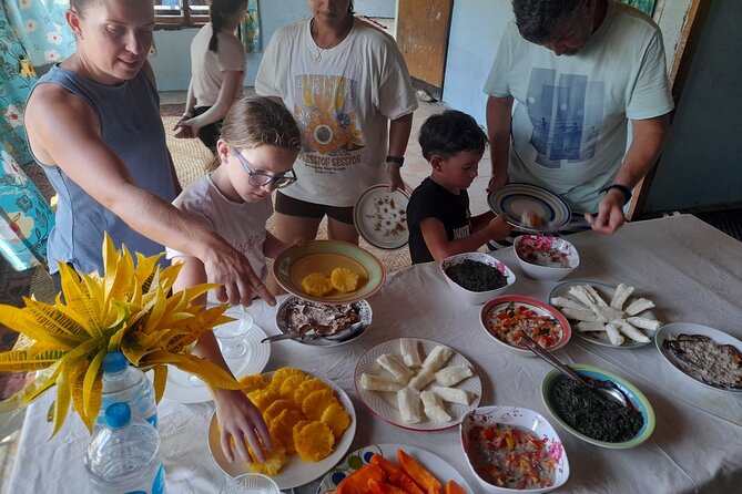 Private Experience of the Authentic Lifestyle of People In Fiji - Sampling Fiji at the local market