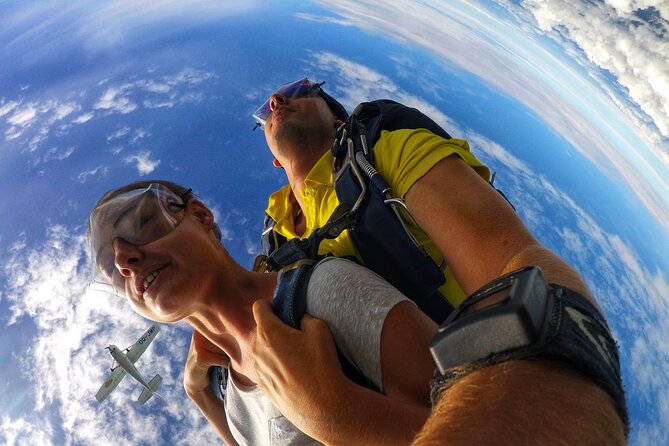 Skydive Fiji Legend 13000ft Tandem Jump (60 seconds free fall) - Choosing the right camera package
