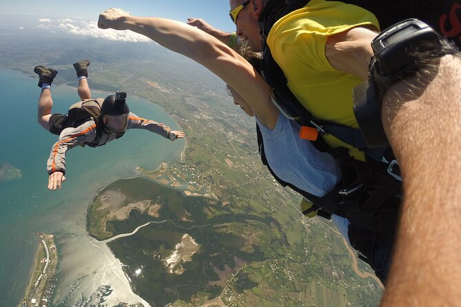 Skydive Fiji Legend 13000ft Tandem Jump (60 seconds free fall) - Who will get the most from this jump?
