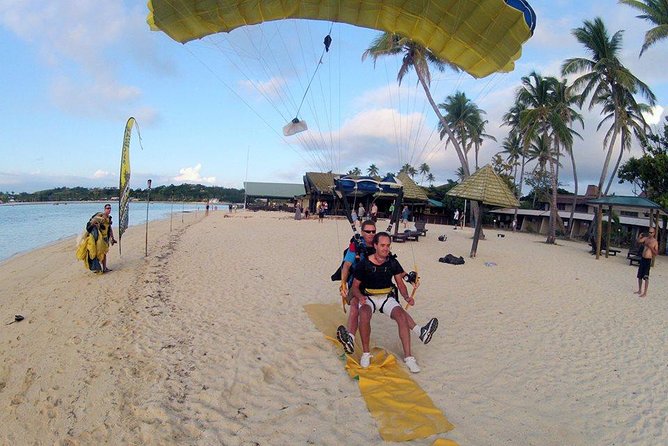 Skydive Fiji Radical 10000ft Tandem Jump (30 seconds free fall) - Safety preparation before the aircraft