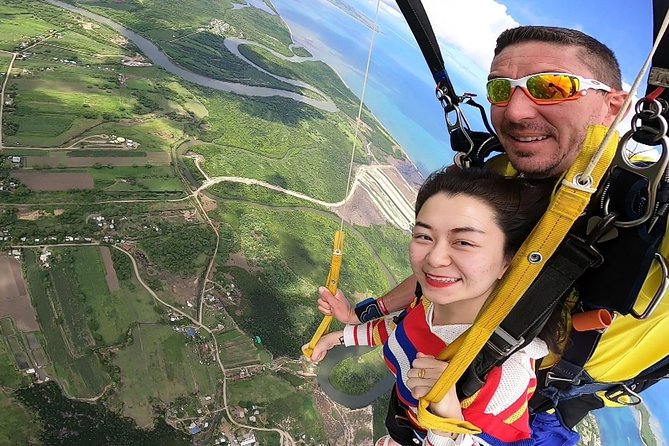 Skydive Fiji Radical 10000ft Tandem Jump (30 seconds free fall) - The moment of freefall