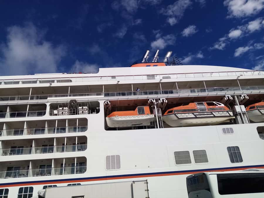 Suva Cruise Ship Tour - A port pickup that needs careful attention