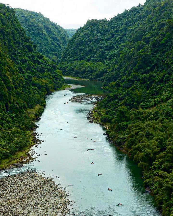 Viti Levu: River Tubing in Fiji - Entering the Namosi Highlands by longboat